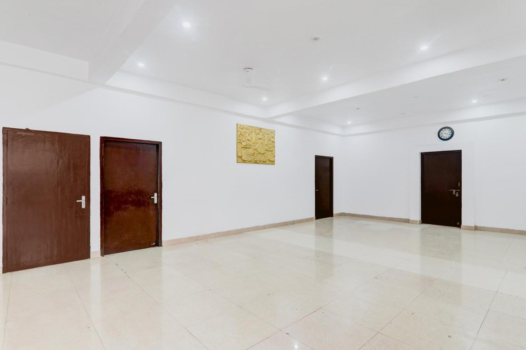 Super Hotel O Insaf Nagar Munshipuliya Formerly Vibrant Chinhat Buitenkant foto