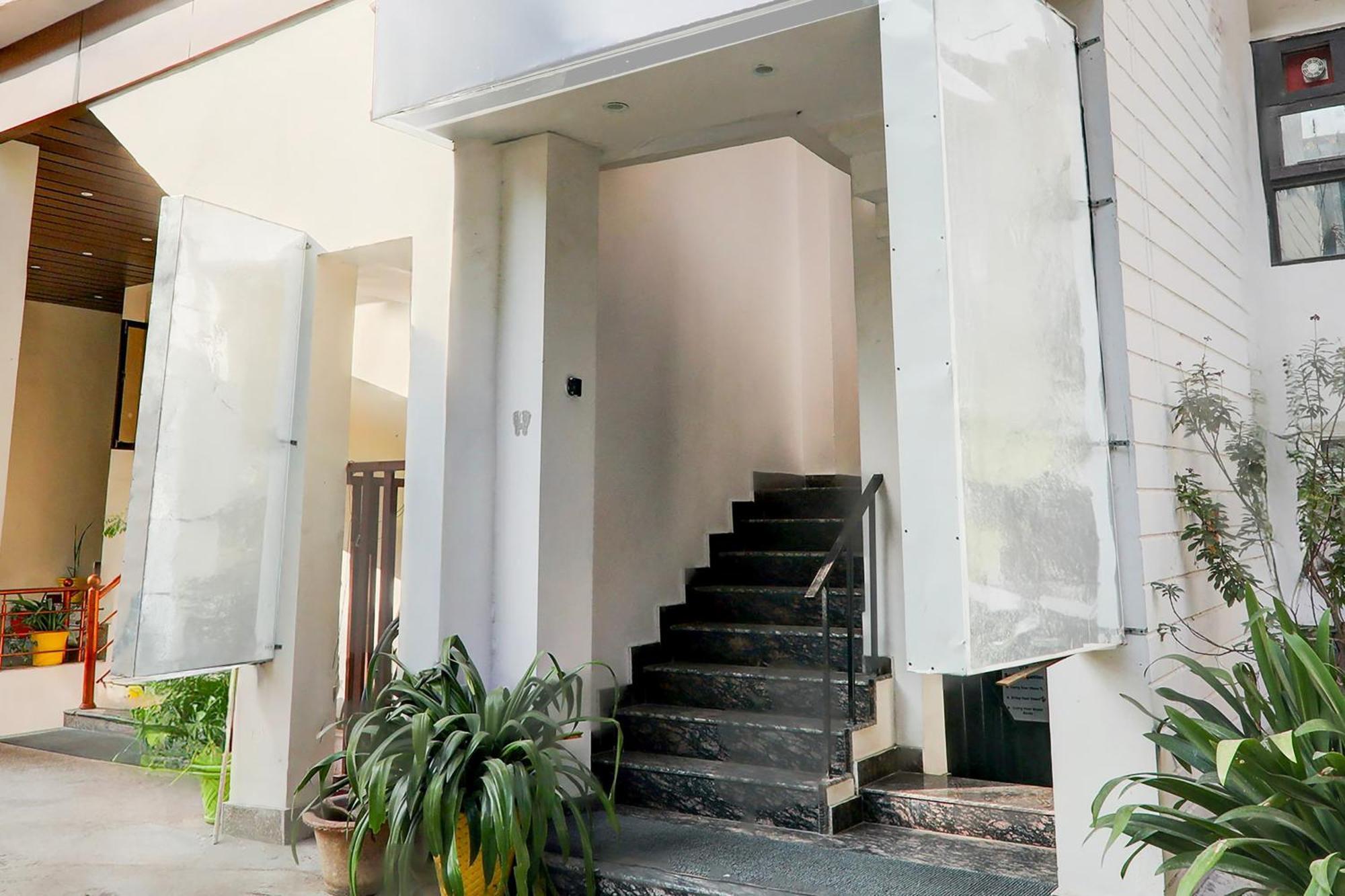 Super Hotel O Insaf Nagar Munshipuliya Formerly Vibrant Chinhat Buitenkant foto